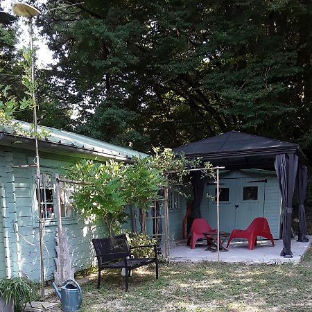Le Chalet De La Grenouille Verte Tursac Eksteriør billede