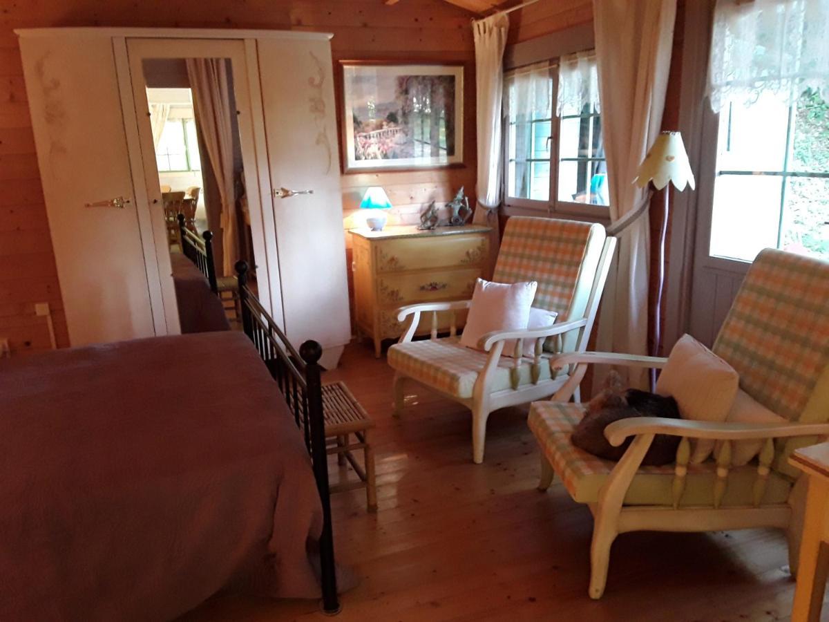 Le Chalet De La Grenouille Verte Tursac Eksteriør billede